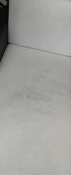 Разтегателен кожен диван в цвят бяло и черно