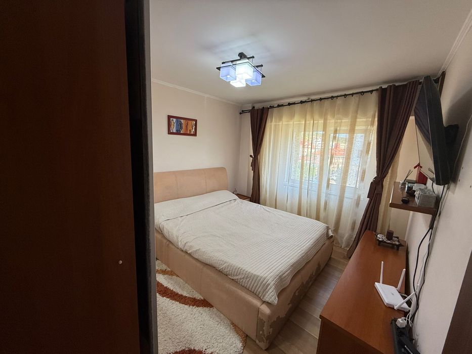 Vand apartament 3 camere, Moinesti (Bacau)