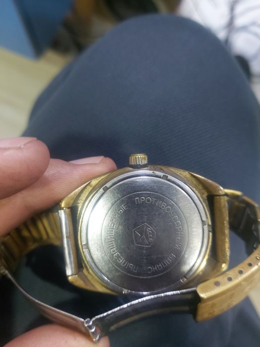Винтажные часы СССР «Слава 2428» с красным циферблатом, 26 камней, зол