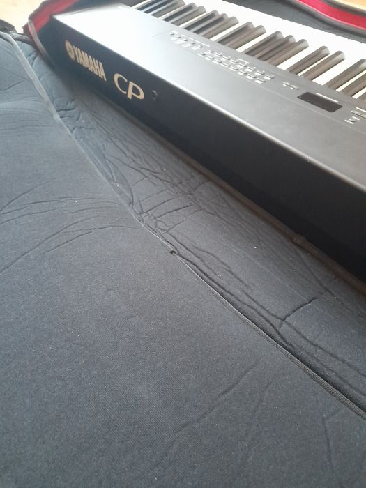Vând pian yamaha cp 33