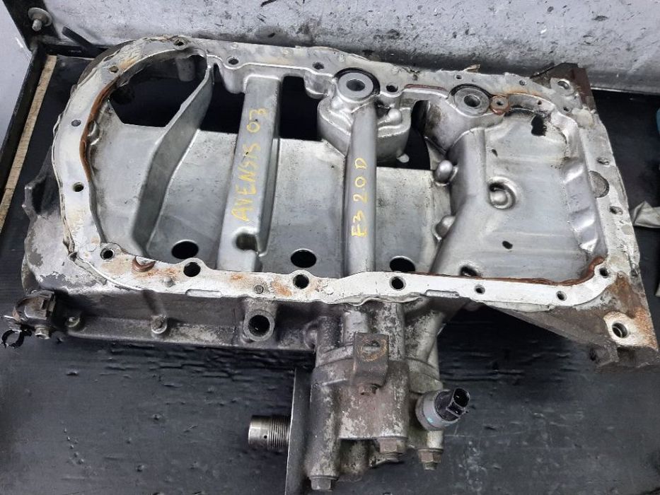 semi baie   toyota avensis 2.0 td d4d  euro 3  2003