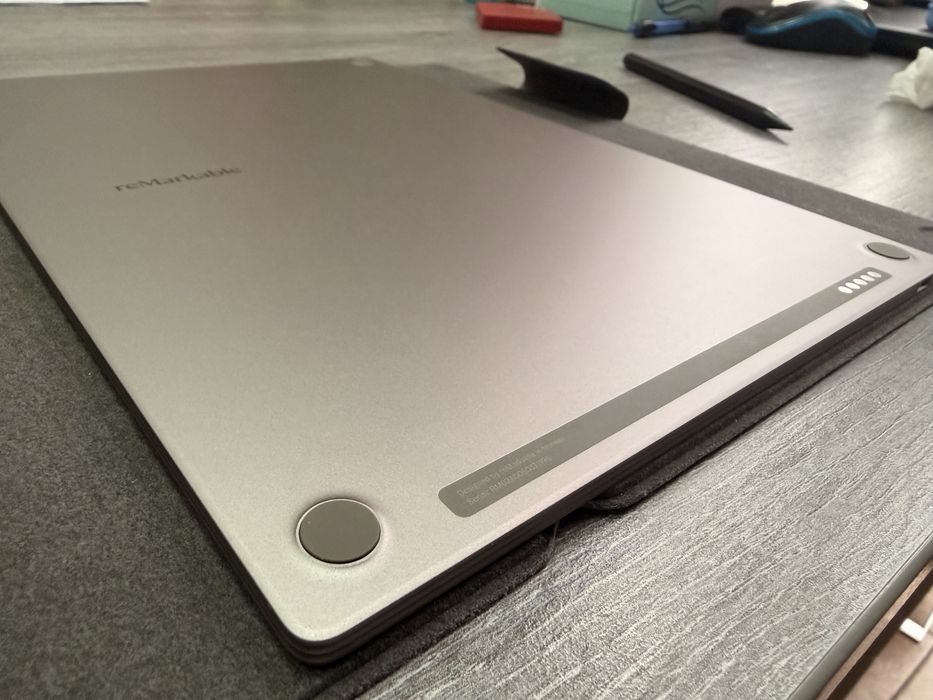 reMarkable Paper Pro – funcțional, cu mic defect estetic + pen nou