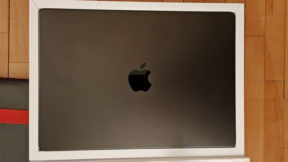 MacBook Pro de 14 inch, model lansat în 2024, space black