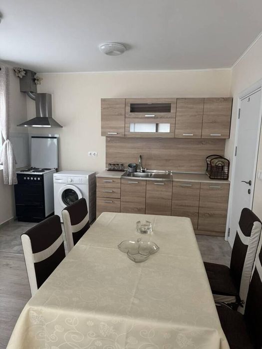 Дава се под наем Двустаен апартамент в Бургас, Лазур - 60 кв.м за 510 € - Снимка #1