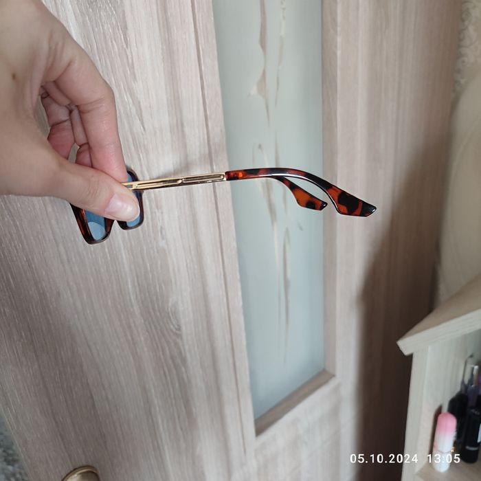 Очки с голубыми линзой