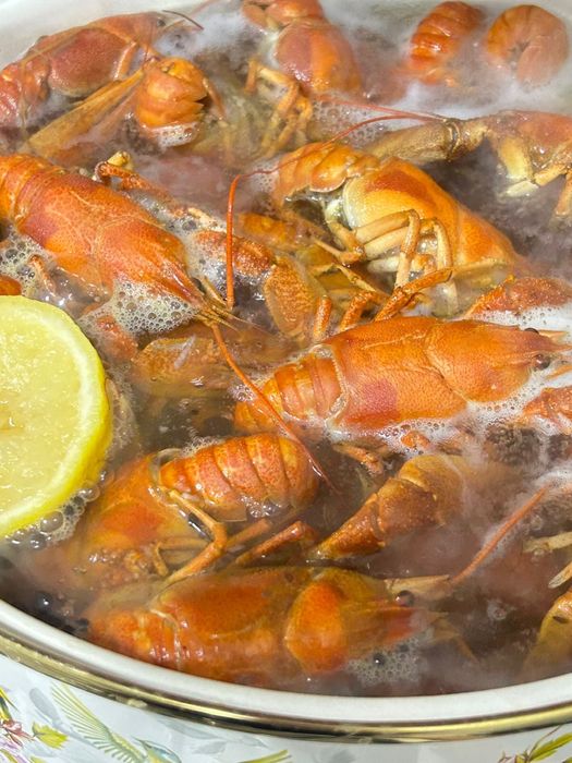 Раки озерные живые и готовые