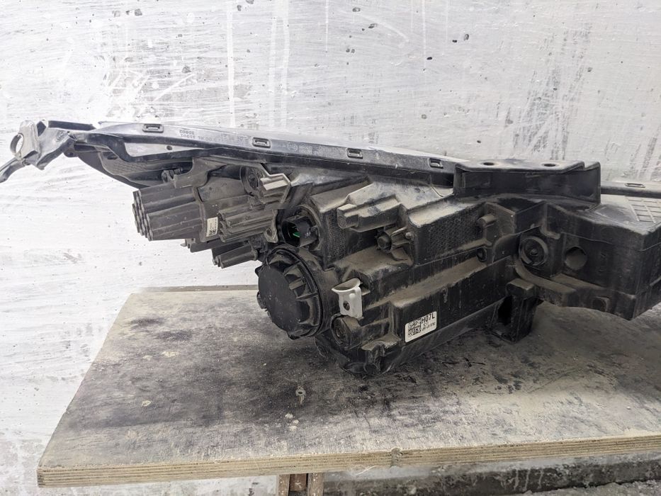 Продам фару на запчасти