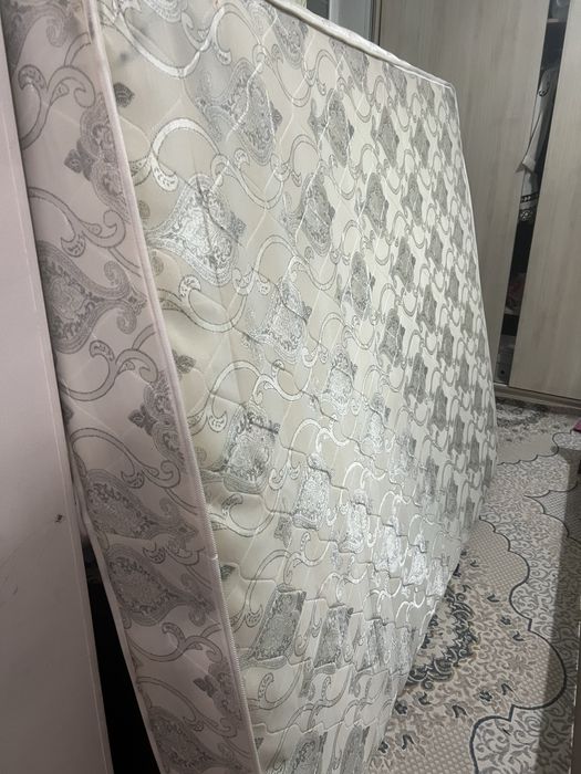 Продам матрас почти новый