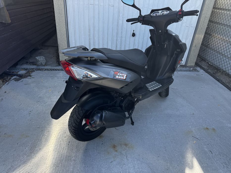 Scuter 125 cm fabricatie 2020 - se conduce cu B ul stare foarte buna
