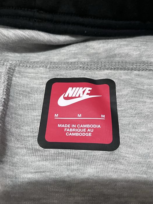 Pantaloni Nike Tech