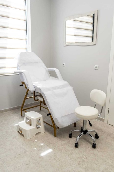 Фиксирана кушетка 557G-бяла/черна с златиста рамка 184 x 60/80 x 76 см