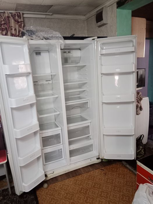 Продам два холодильника