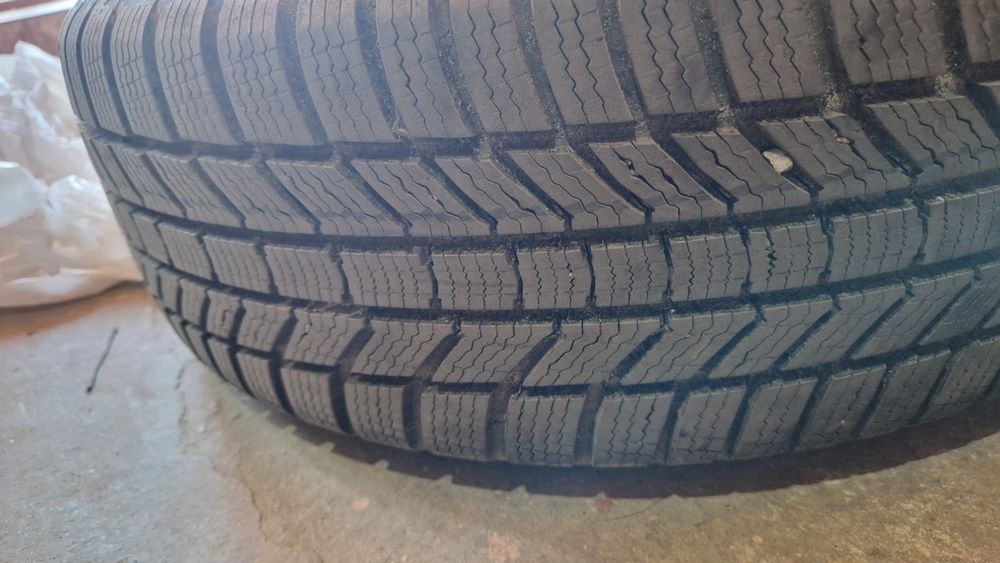 Vand set 4 jante aliaj cu anvelope de iarna Continental pt Hyundai Kona R17