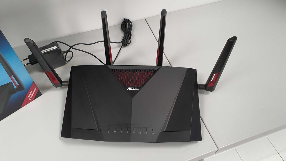 Vand router wireless ASUS RT-AC88U Dual-Band, Gigabit, in stare excelenta