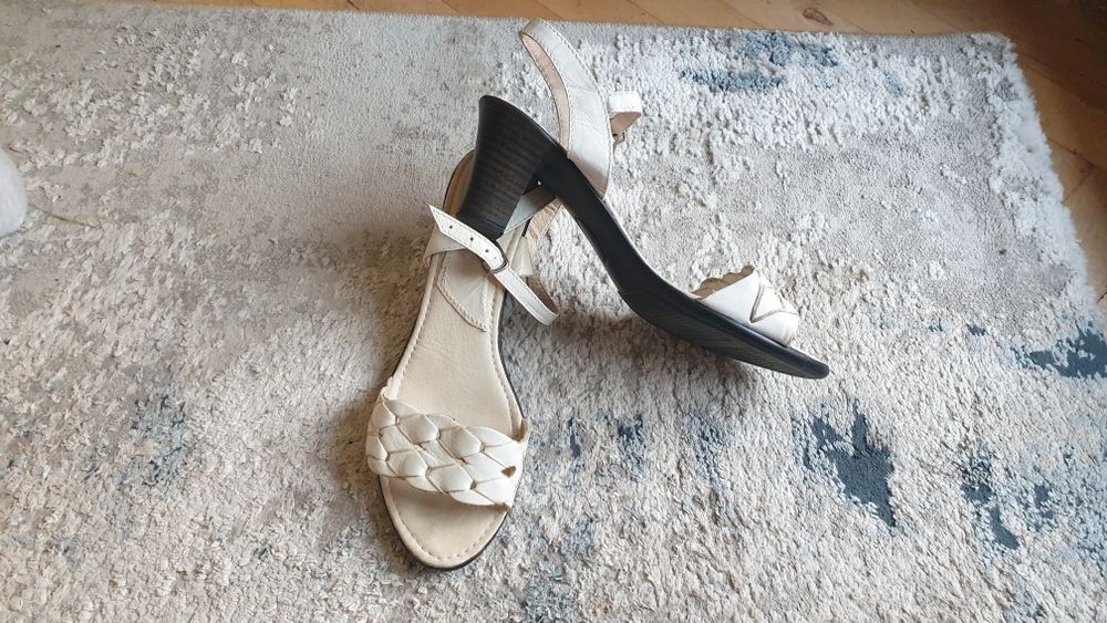 Сандали от естествена кожа