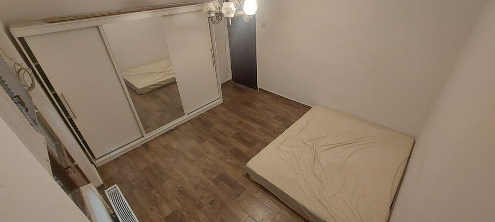 Ofer spre închiriere o camera