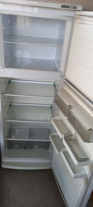 Холодильник продаётся