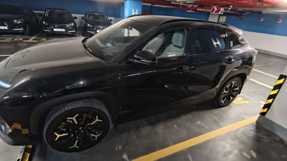 Chery Kampanyaga tegishli Nomi Aiqar EQ7 Elektromobil