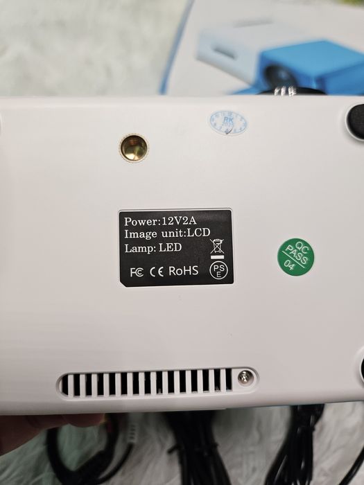 Мини LED проектор YG-300 – пълен комплект