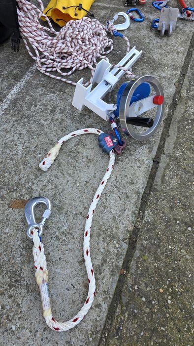 Echipament de salvare sau coborare  Nou