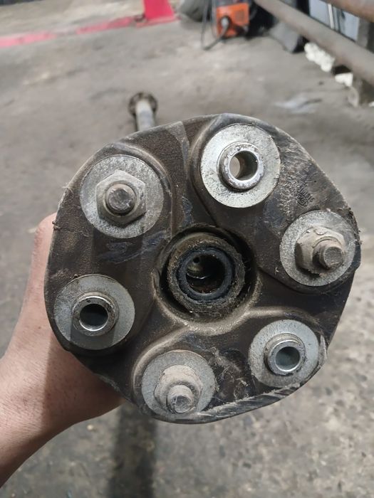 Продам кардан на Мерседес 124