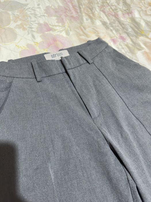 Сив баги панталон Stradivarius