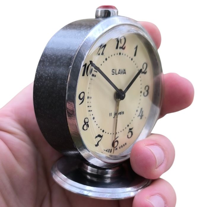 Ретро механичен будилник Slava /обслужен/