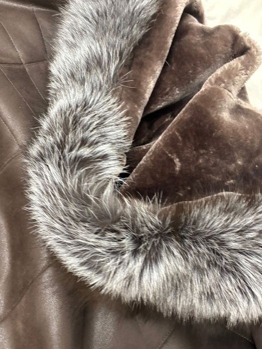 Haina cojoc din oaie cu guler de vulpe