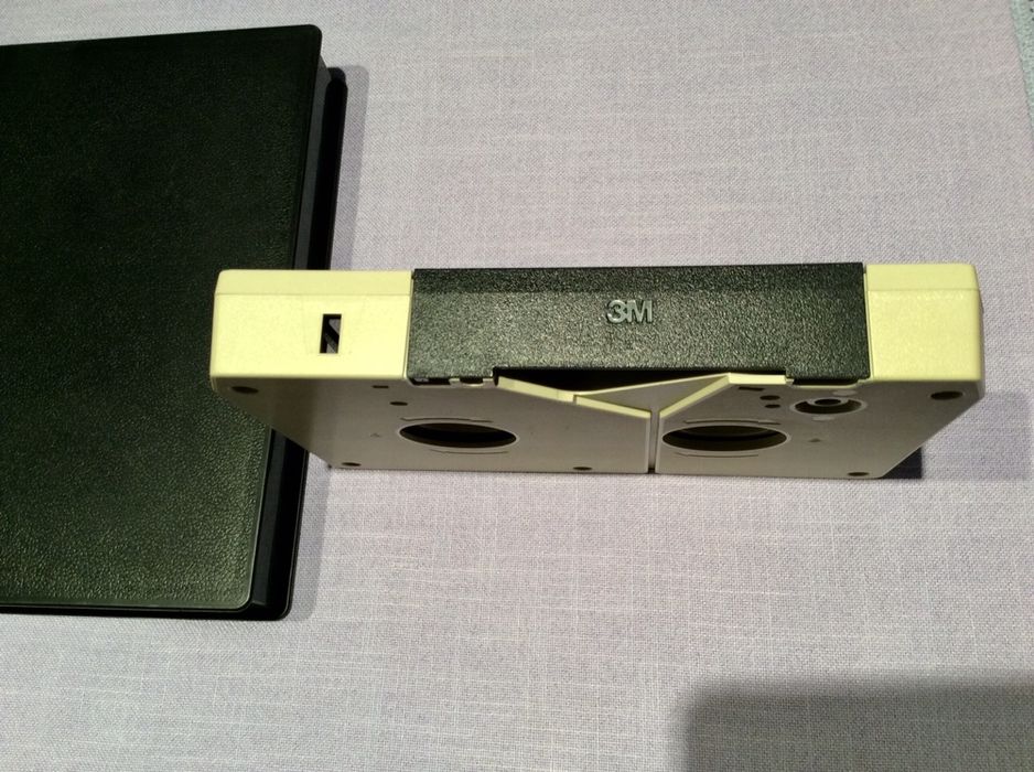 кино - видео - касета - с размери 13,5 см /  22 см  / 3 см