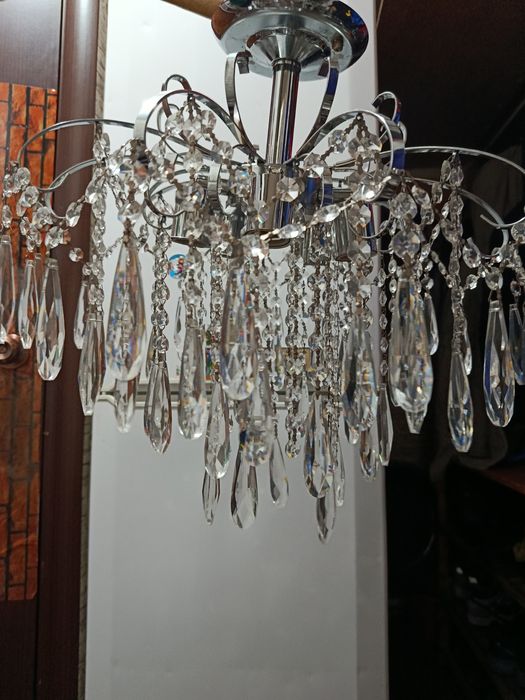 Продам люстру хорошем состоянии.