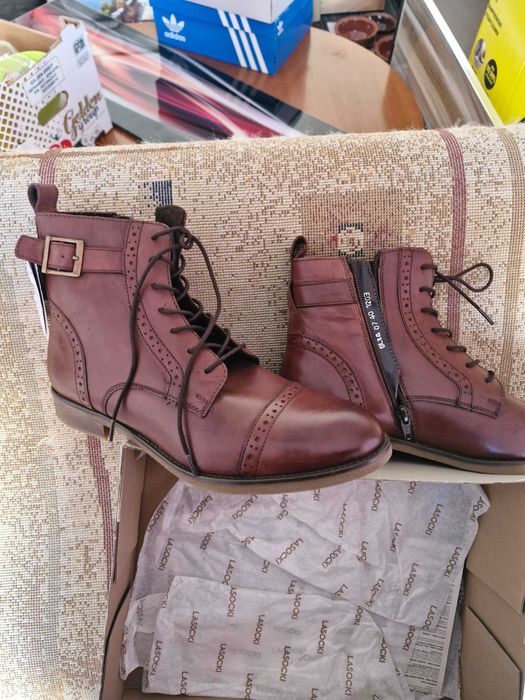 Продават се нови дамски боти ''Lasocki''