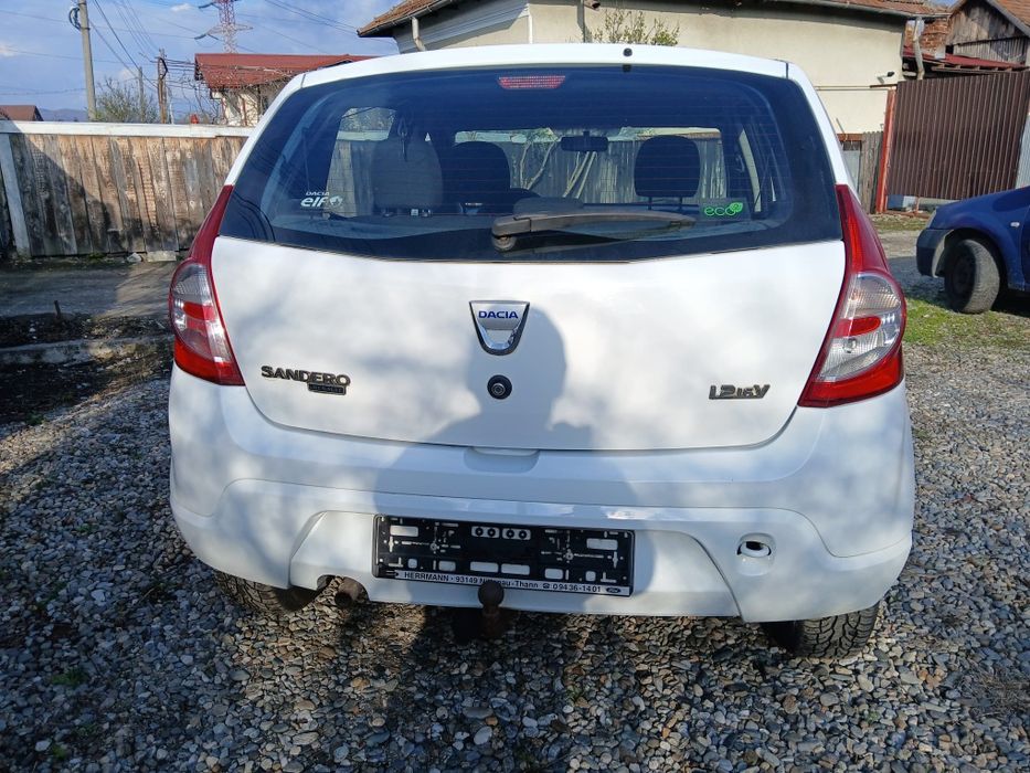 Dezmembrez dacia sandero 2011