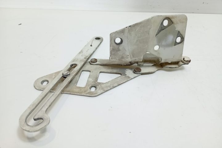 Balama capota dreapta 2D0823302B Volkswagen VW LT35 generatia 2