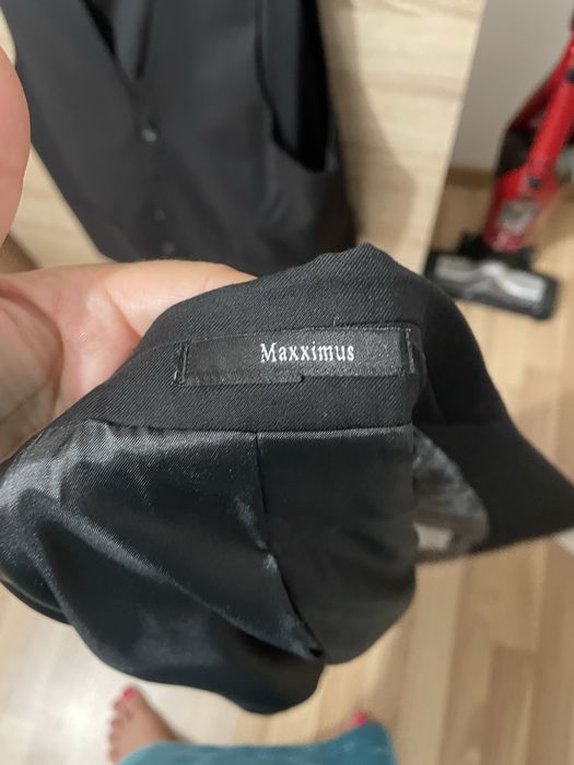Vand costum negru