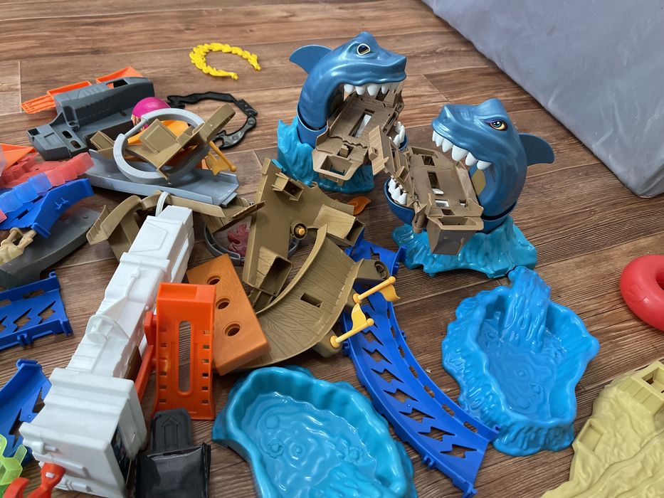 2 комлекта Игрушки в хорошем состояние