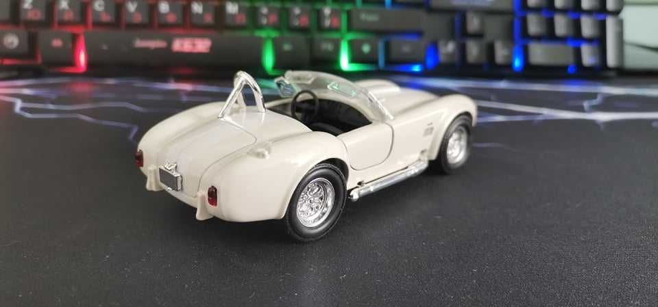Шелби Кобра 427 в мащаб 1:34