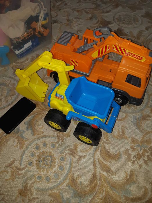 Продам детский паркинг с игрушками