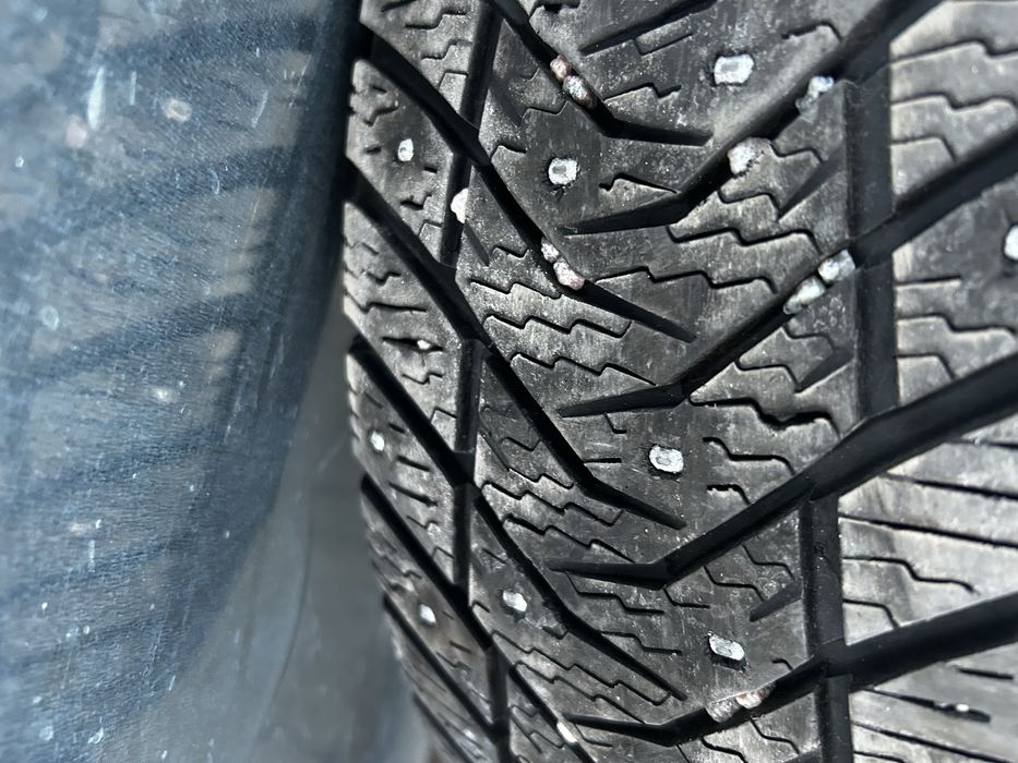 2бр Зимни гуми с шипове