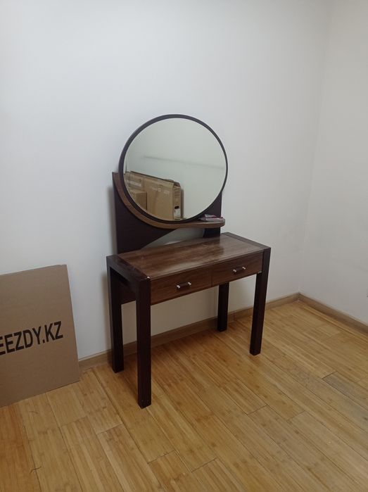 Комод с зеркалом