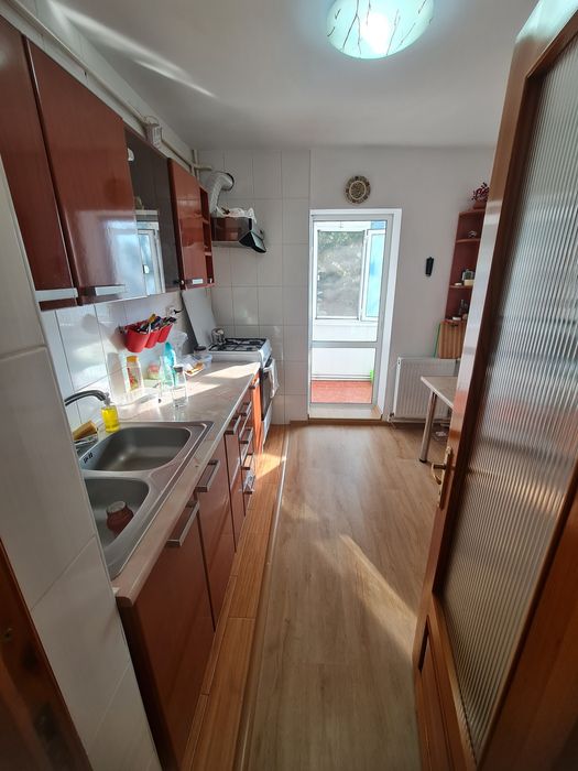 Vind 2camere decomandate et2