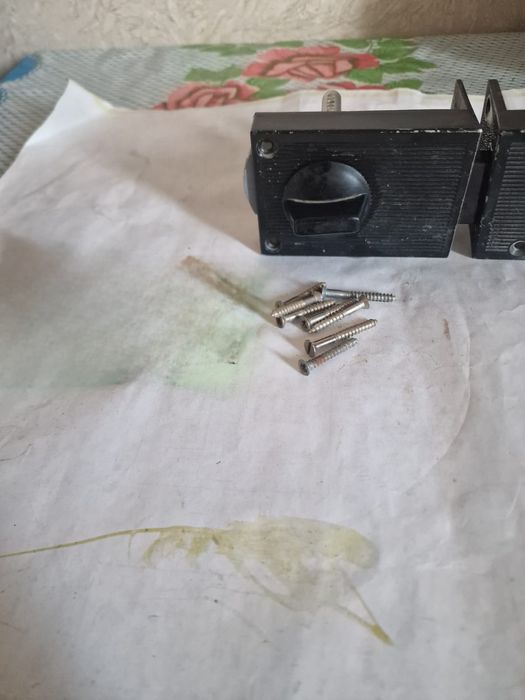 Замок накладной дверной