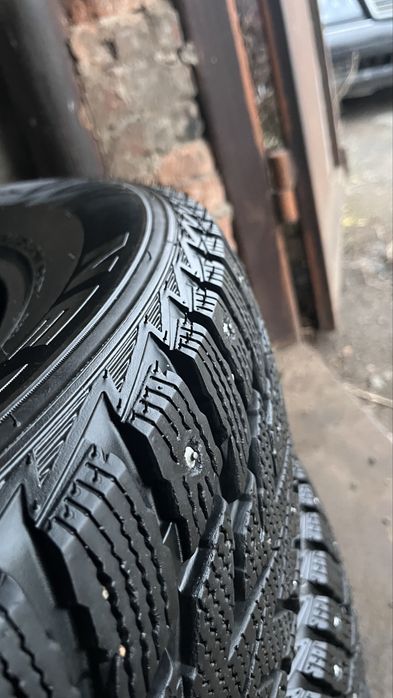235/65 R17 Nexen 4шт