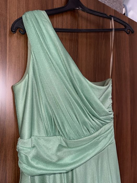 Шикарное вечернее платье