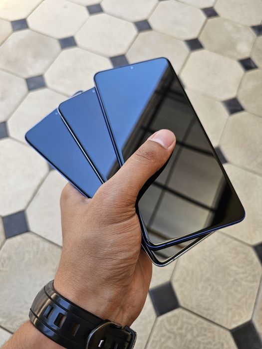 Samsung Galaxy S20 Plus + 5G. OzU 12/256 GB. Snapdragon ideal holati