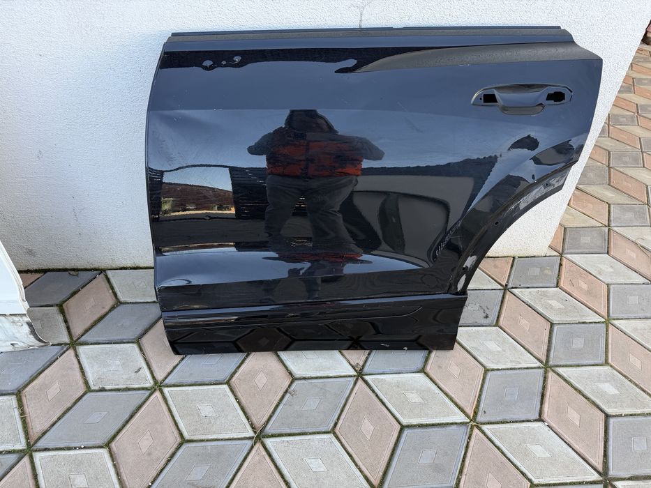 Usa stanga spate Audi Q8