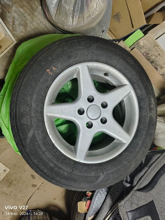 Продам комплект резины