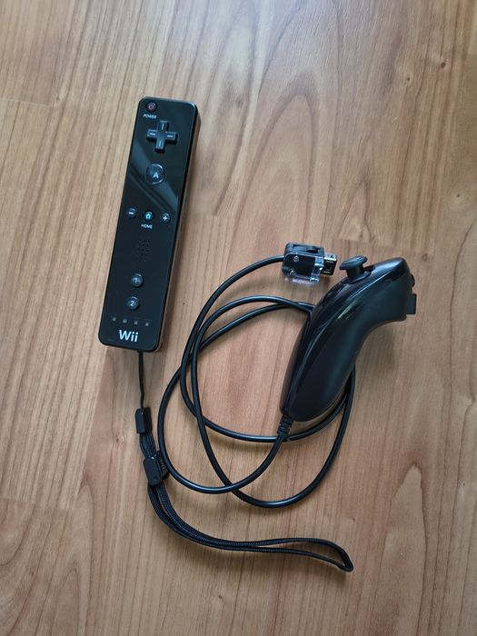 Wii remote + nunchuck