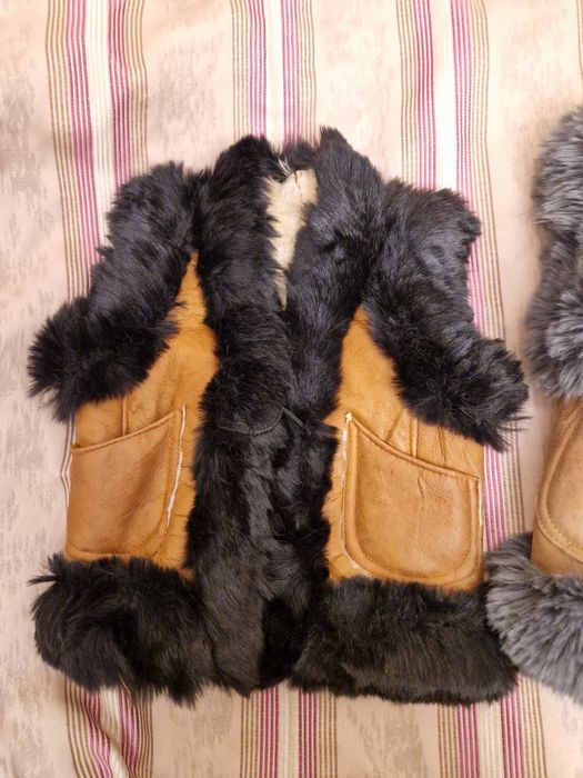 Продам детские меховые жилетки
