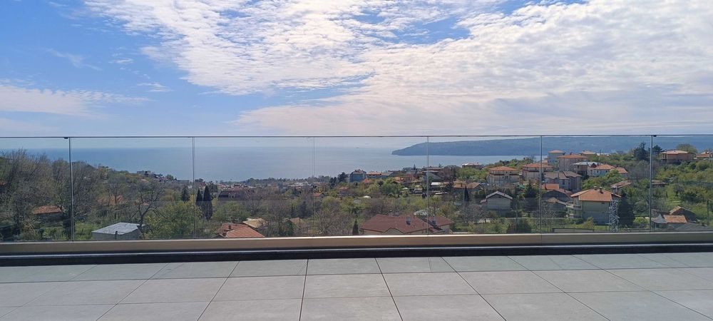 Изгодно ПАНОРАМЕН апартамент с три спални и паркомясто, Бриз, Варна