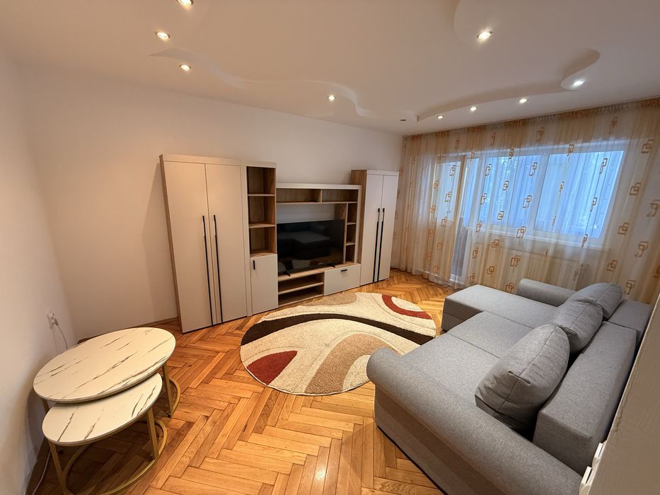 Apartament 3 camere de închiriat – Strada Pietății